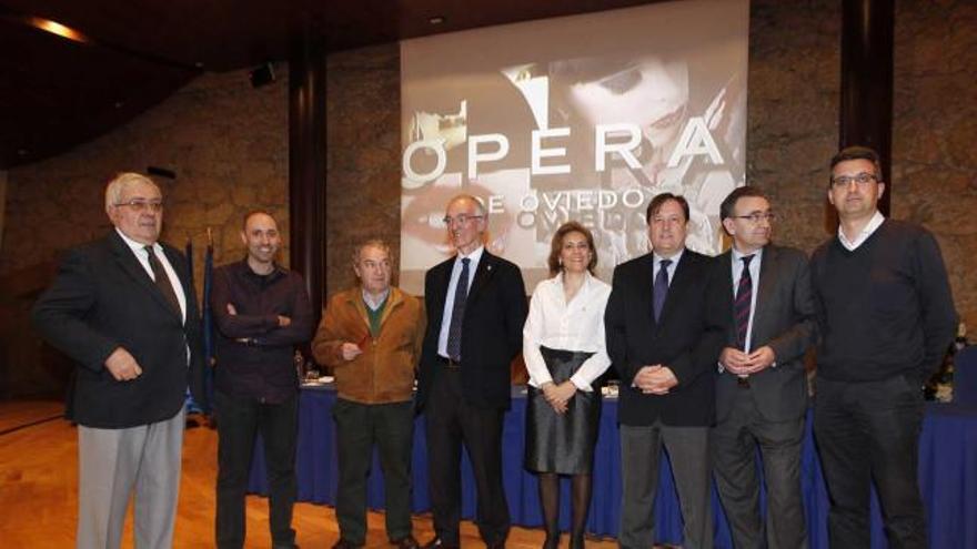 De izquierda a derecha, José María Moutas, Javier Menéndez, Javier Gómez, Jaime Martínez, Encina Cortizo, Ignacio Martínez, Juan G. Conde y Pablo Ros.