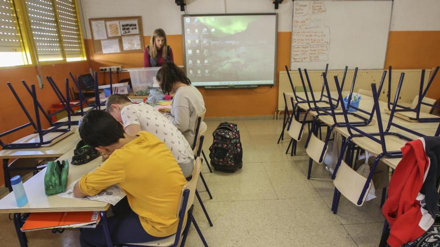 Niños en una clase.