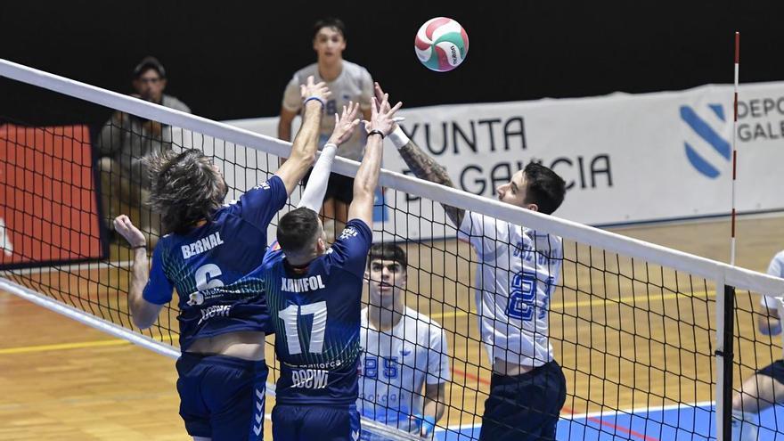 El Voley Palma tira de oficio para darse su primera alegría en Boiro