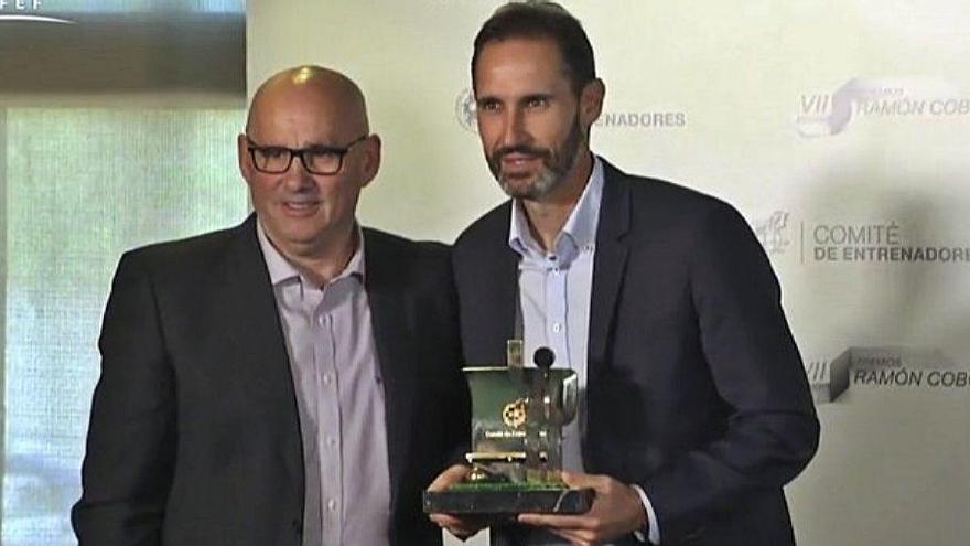 Distinción Moreno recibe el premio Ramón Cobo al mejor entrenador