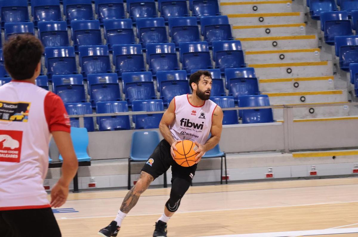 Brian Vázquez, durante un entrenamiento del Fibwi Mallorca.