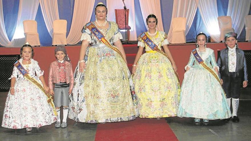 Barri d’Onda loa a sus falleras en el arranque de las presentaciones