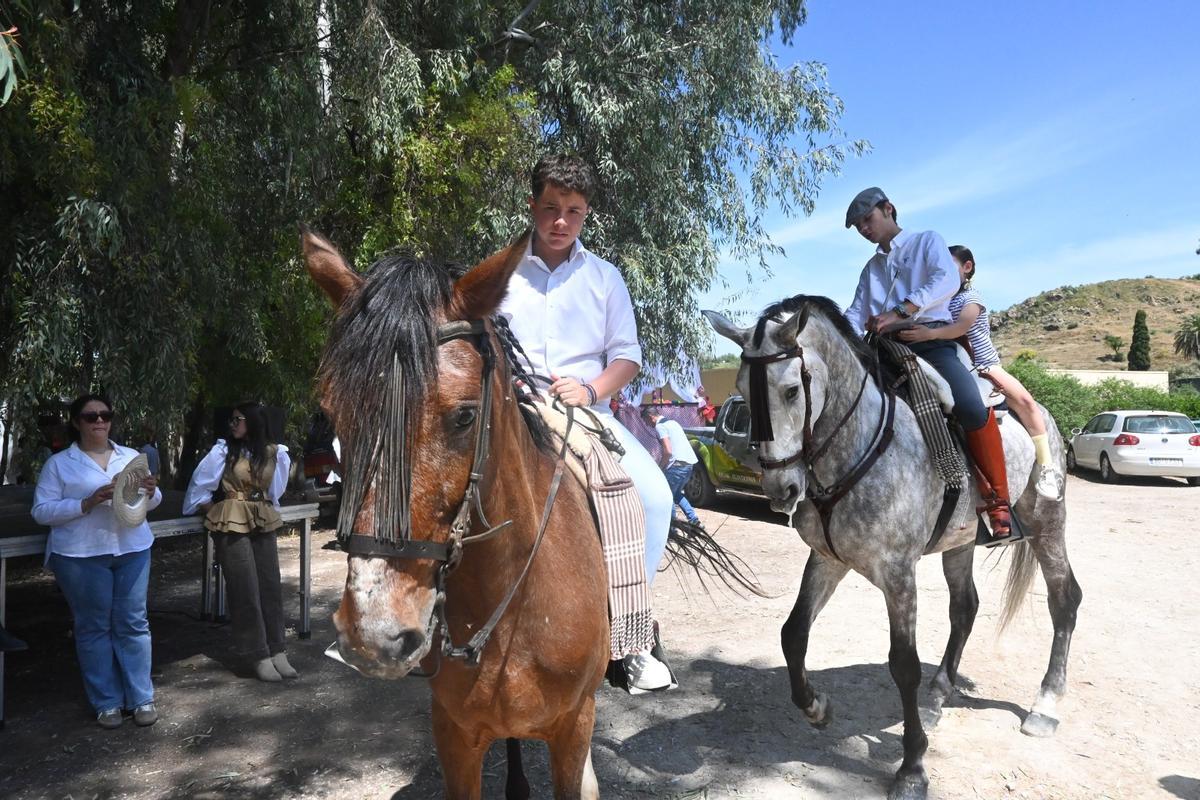 Caballistas en la romería de la Virgen Blanca de Baena.