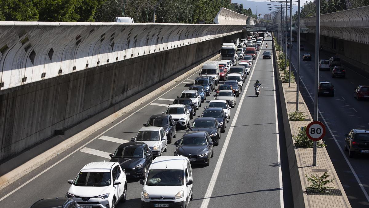 Tráfico en el acceso a Barcelona por Glòries.