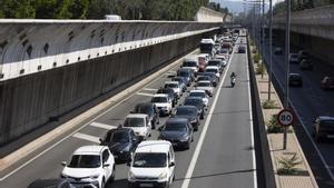 Tráfico en el acceso a Barcelona por Glòries.