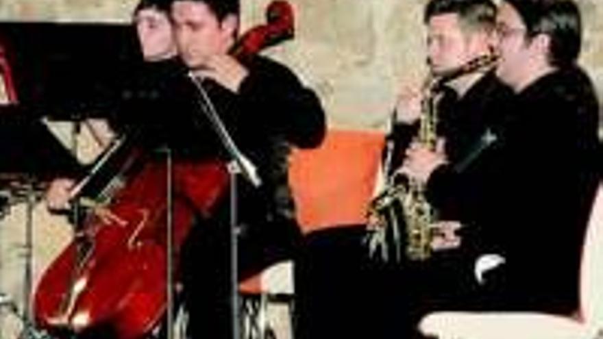 El saxofonista Javier Evil González y el pianista Lucjan Luc dan un recital a dúo