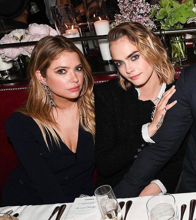 Cara Delevingne y Ashley Benson en la cena de Chanel del Festival de Cine de Tribeca