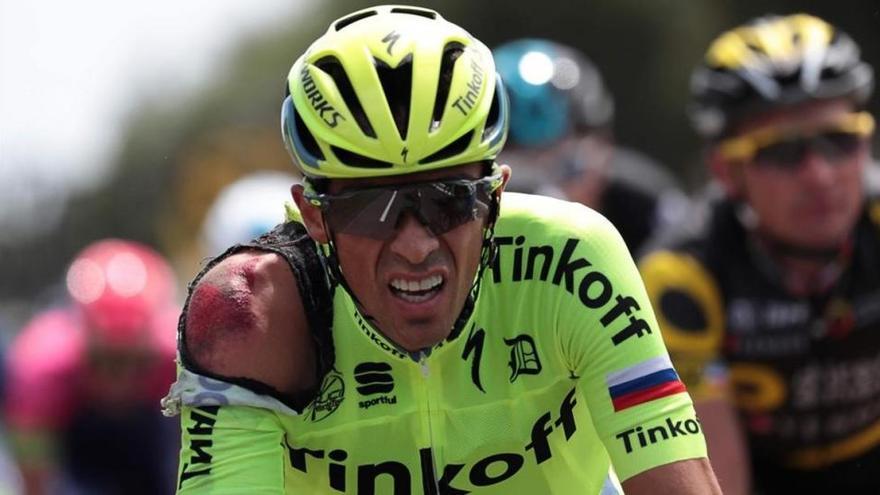 El vídeo de la dura caída de Contador en la primera etapa del Tour