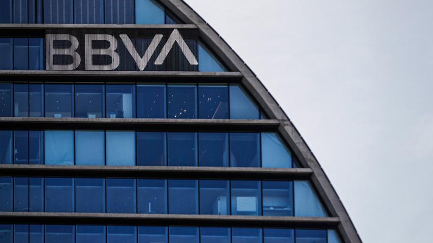 BBVA mejora las condiciones de su ERE, con prejubilaciones desde los 53 años