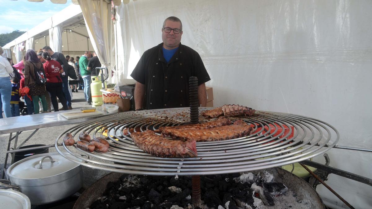 Además de pulpo había churrasco.