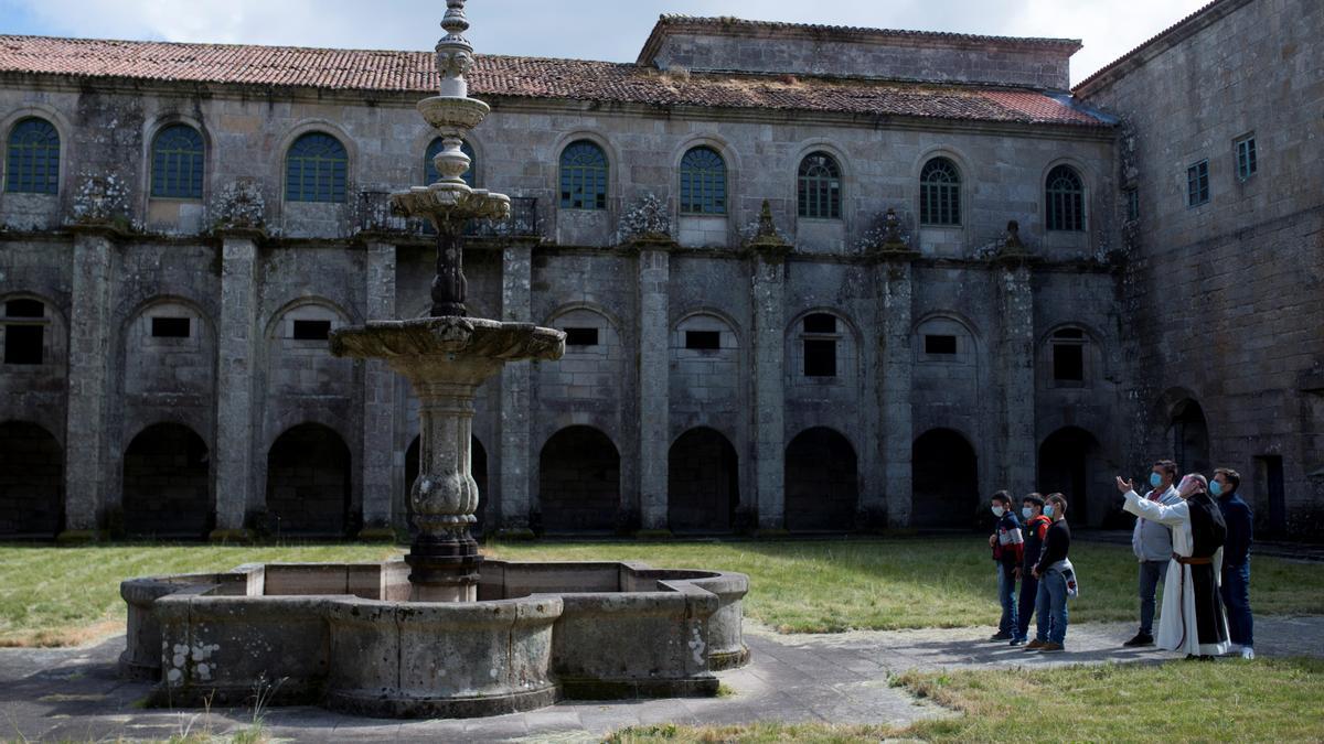 Una visita guiada en el monasterio de Oseira.
