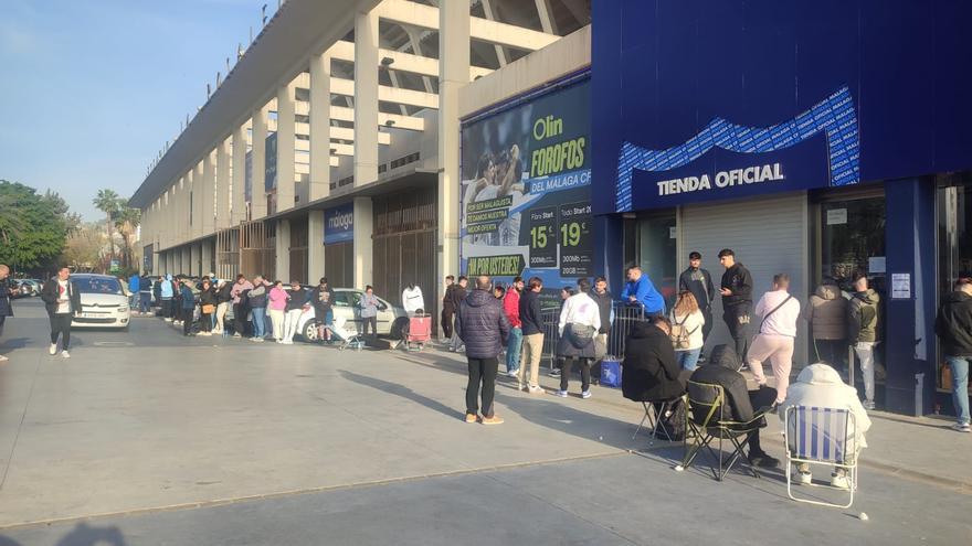 Locura en La Rosaleda por la camiseta del 120 aniversario