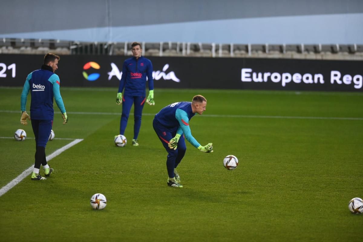 Entrenamiento del FC Barcelona en el estadio de El Arcángel