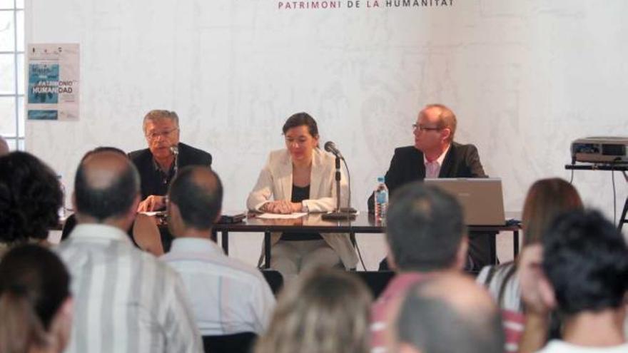 Modesto Crespo, Mercedes Alonso y José Antonio Pérez Juan, en la inauguración del curso.