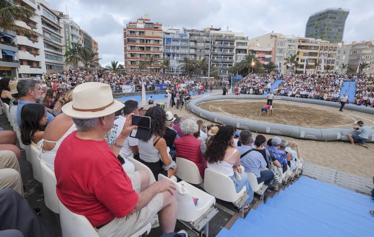 Lucha Canaria y Coreana en Las Canteras