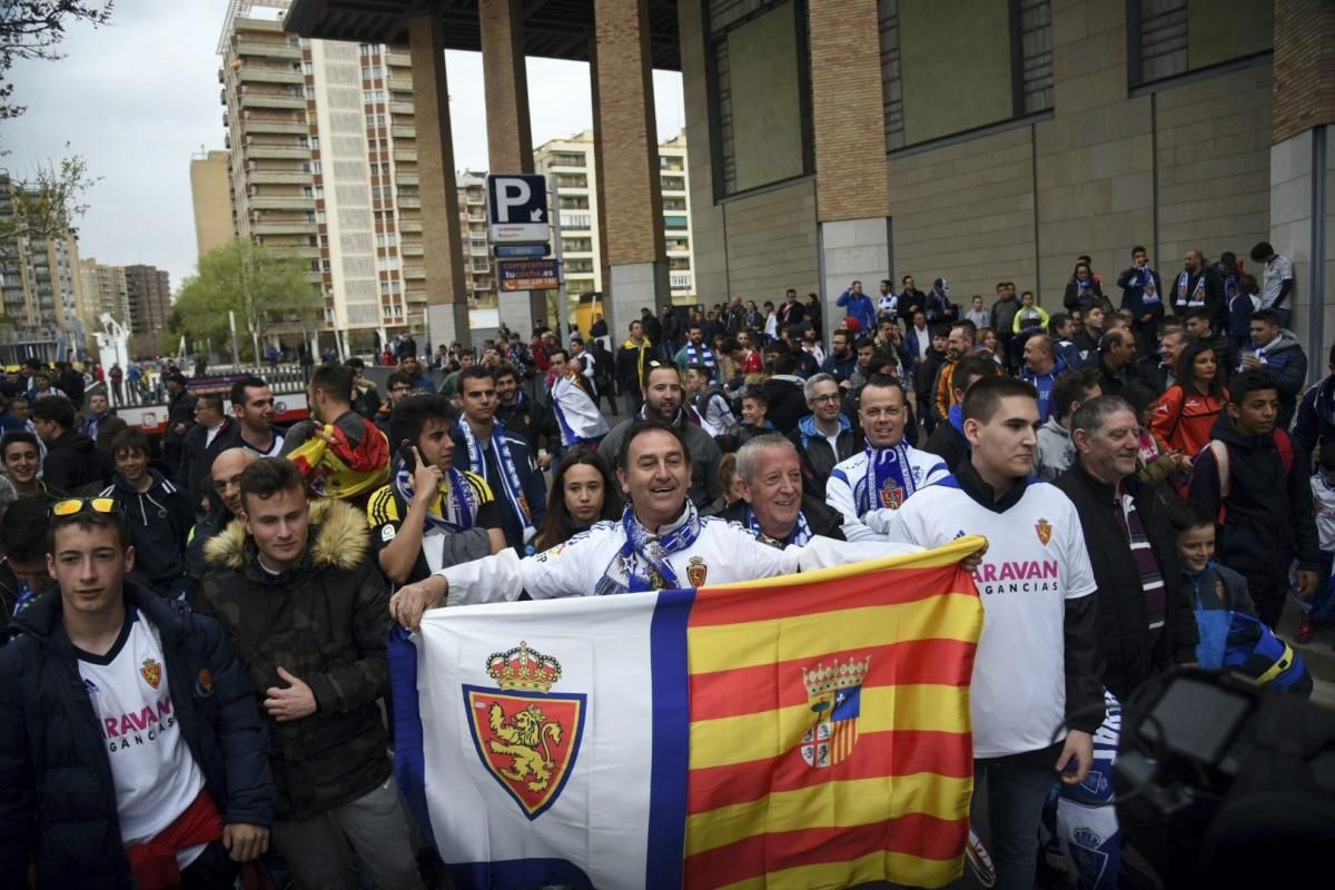 La aficiones del Real Zaragoza y de la SD Huesca volcadas con sus equipos