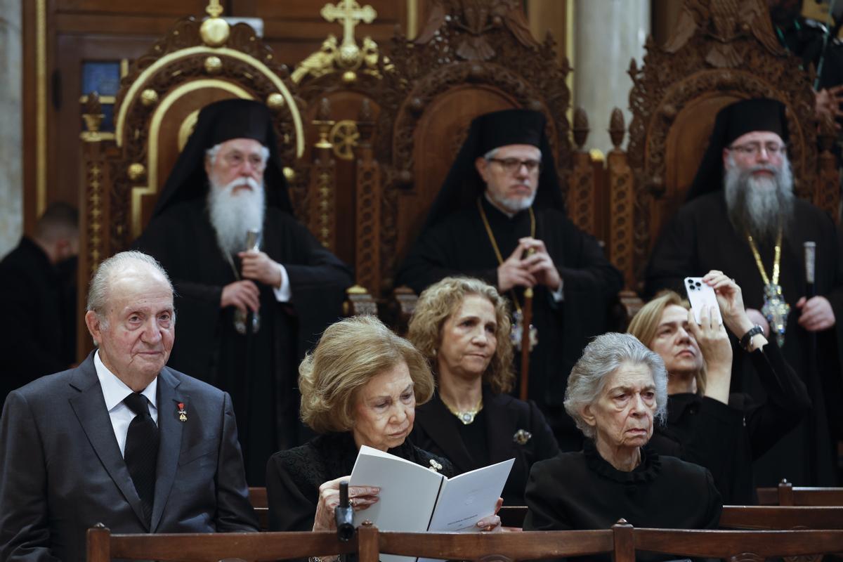 El rey emérito durante el funeral del Rey Constantino II.