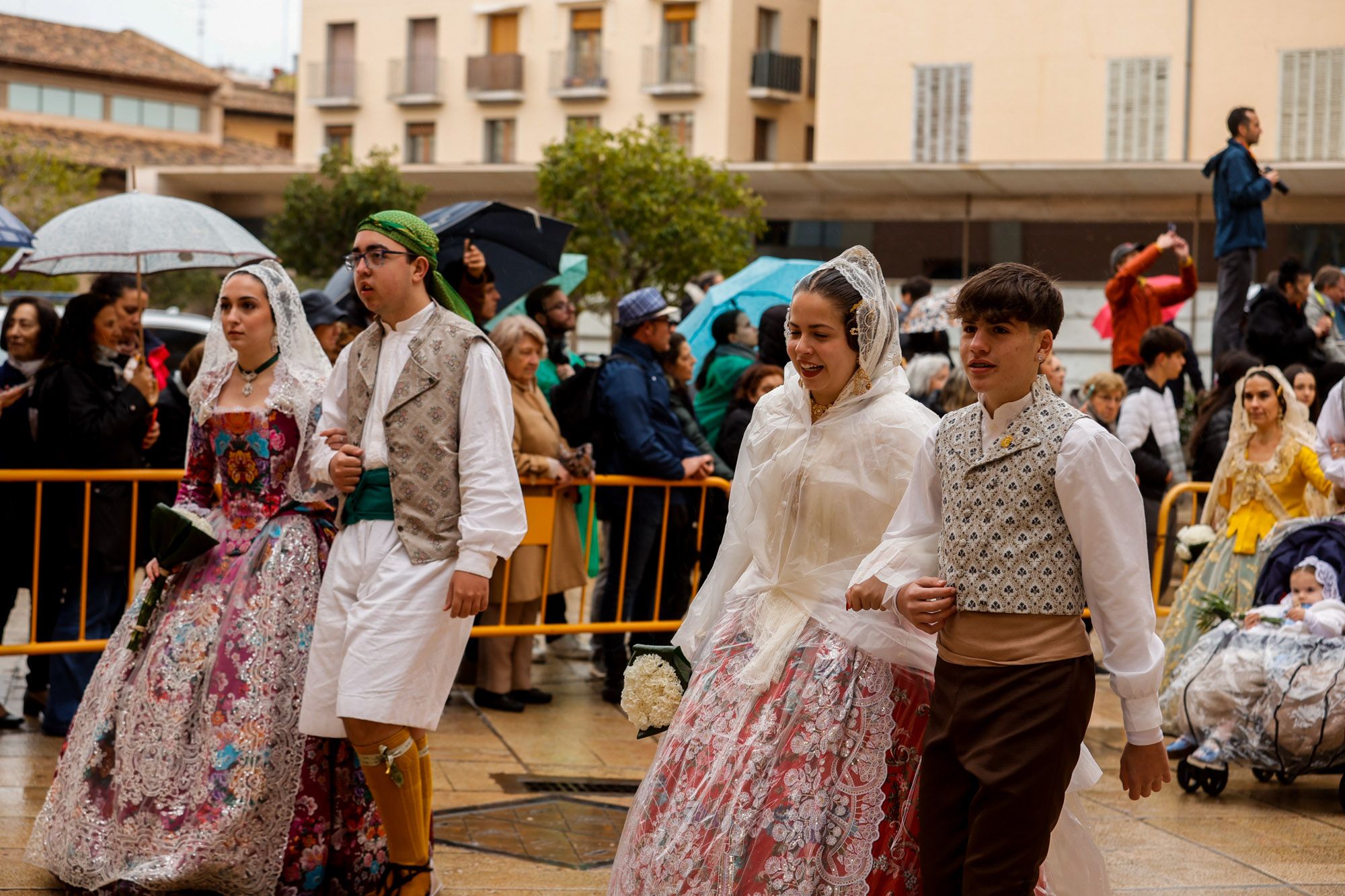 Todas las fotos de la Ofrenda del 18 de marzo por la calle San Vicente hasta las 17 horas