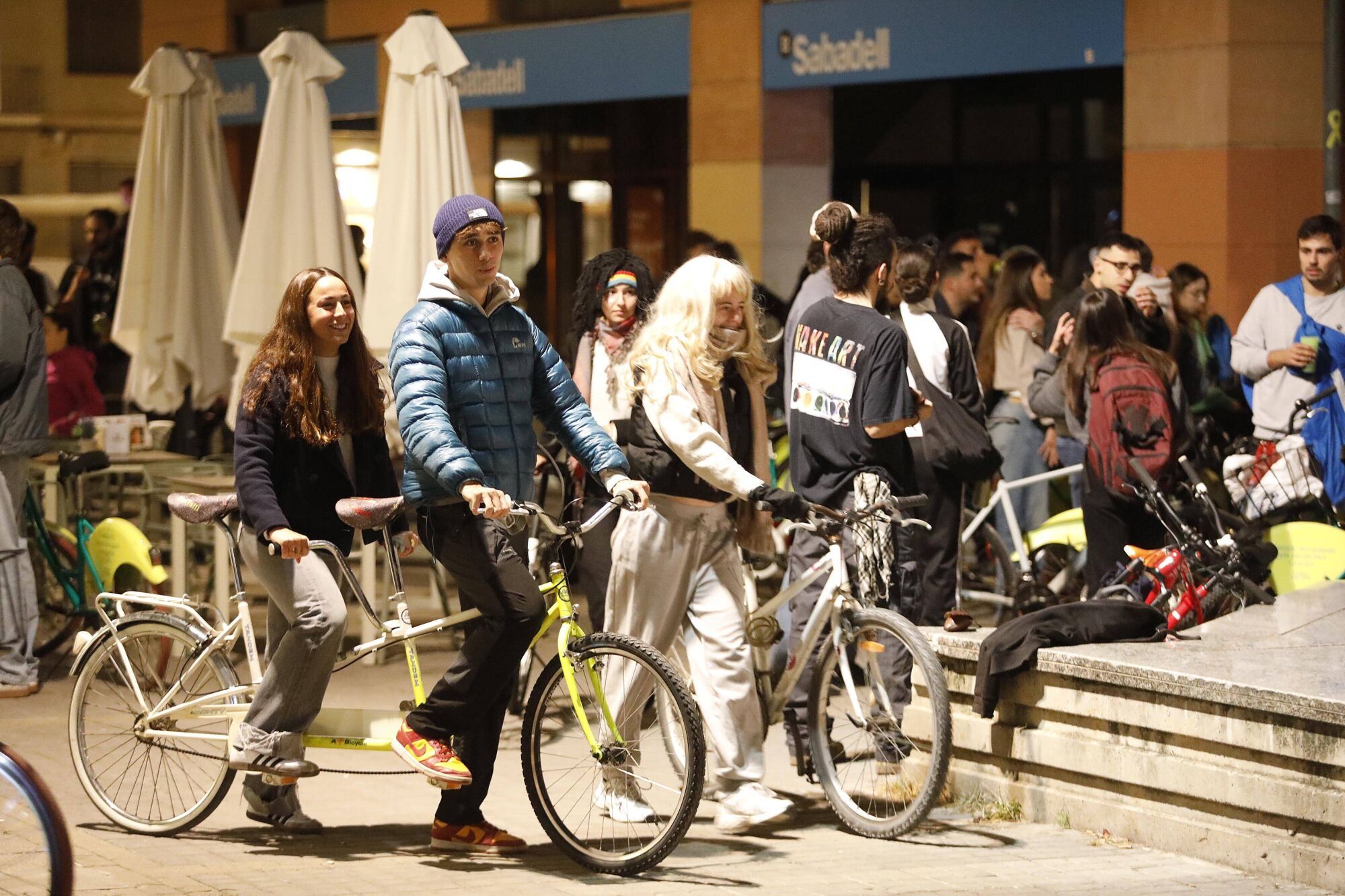 Girona. Plaça Josep Pla. Bicicrucis 2025.
