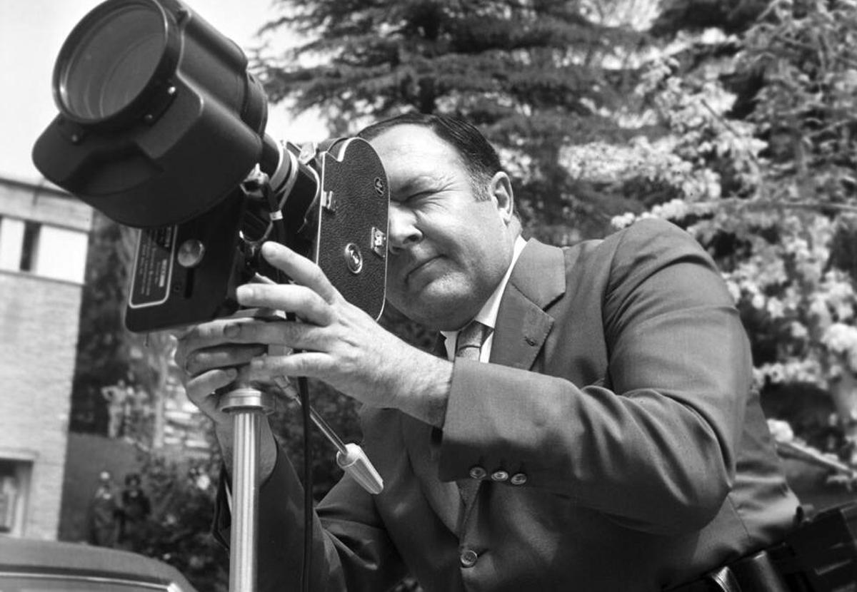 Juan de la Cierva y Hoces, con su invento, el Dynalens.