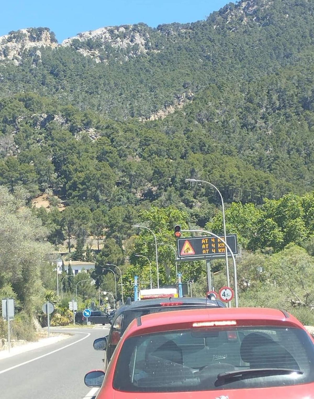 Este es el caos que vive Sóller debido a la afluencia masiva de visitantes