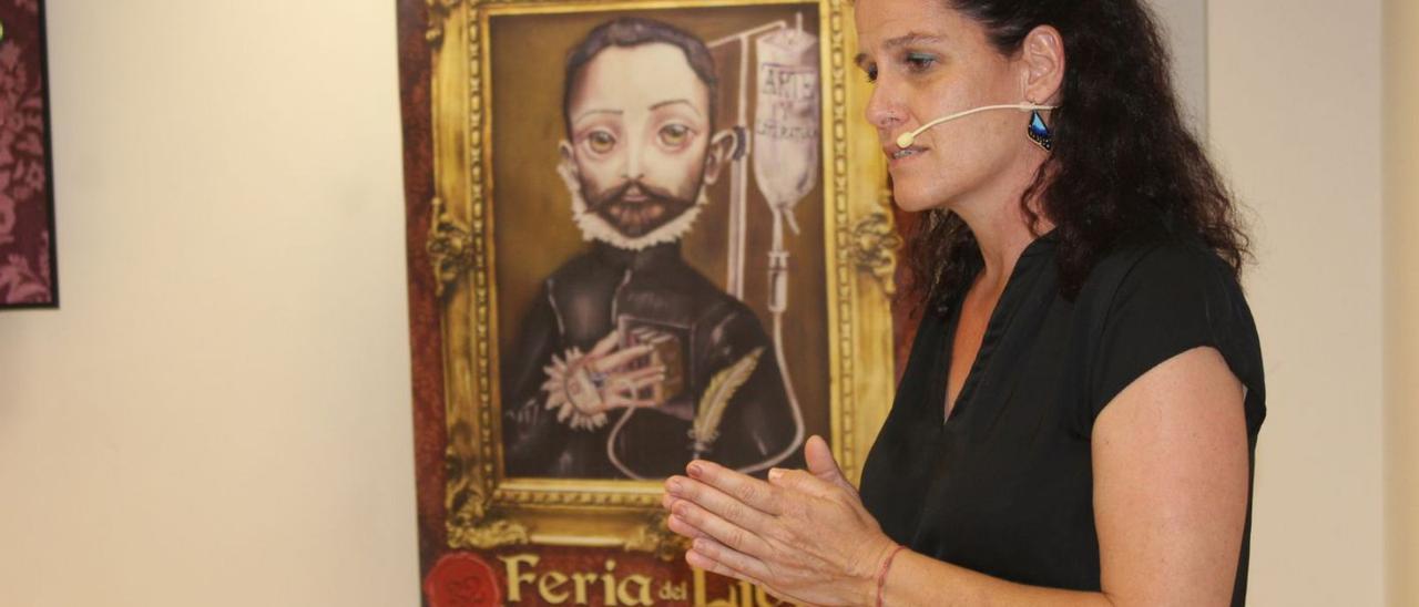 La actriz Estela Lola Cedrún en el acto de presentación del programa de la Feria del Libro de Fuerteventura, ayer. | | LP/DLP