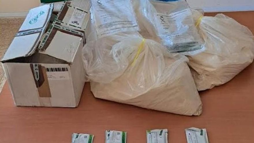 Doble detenció a la duana de la Farga de Moles amb 34 kg d’opiacis ocults en el maleter