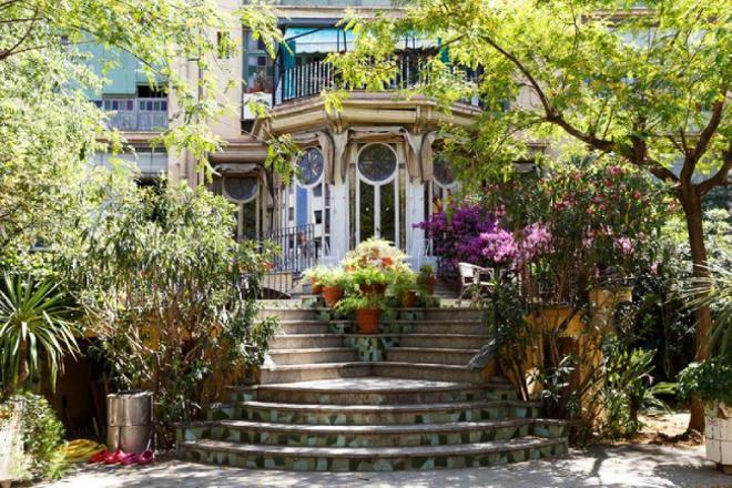 El fabuloso piso en el que se aloja Villanelle, protagonista de Killing Eve, en Barcelona está en Airbnb.