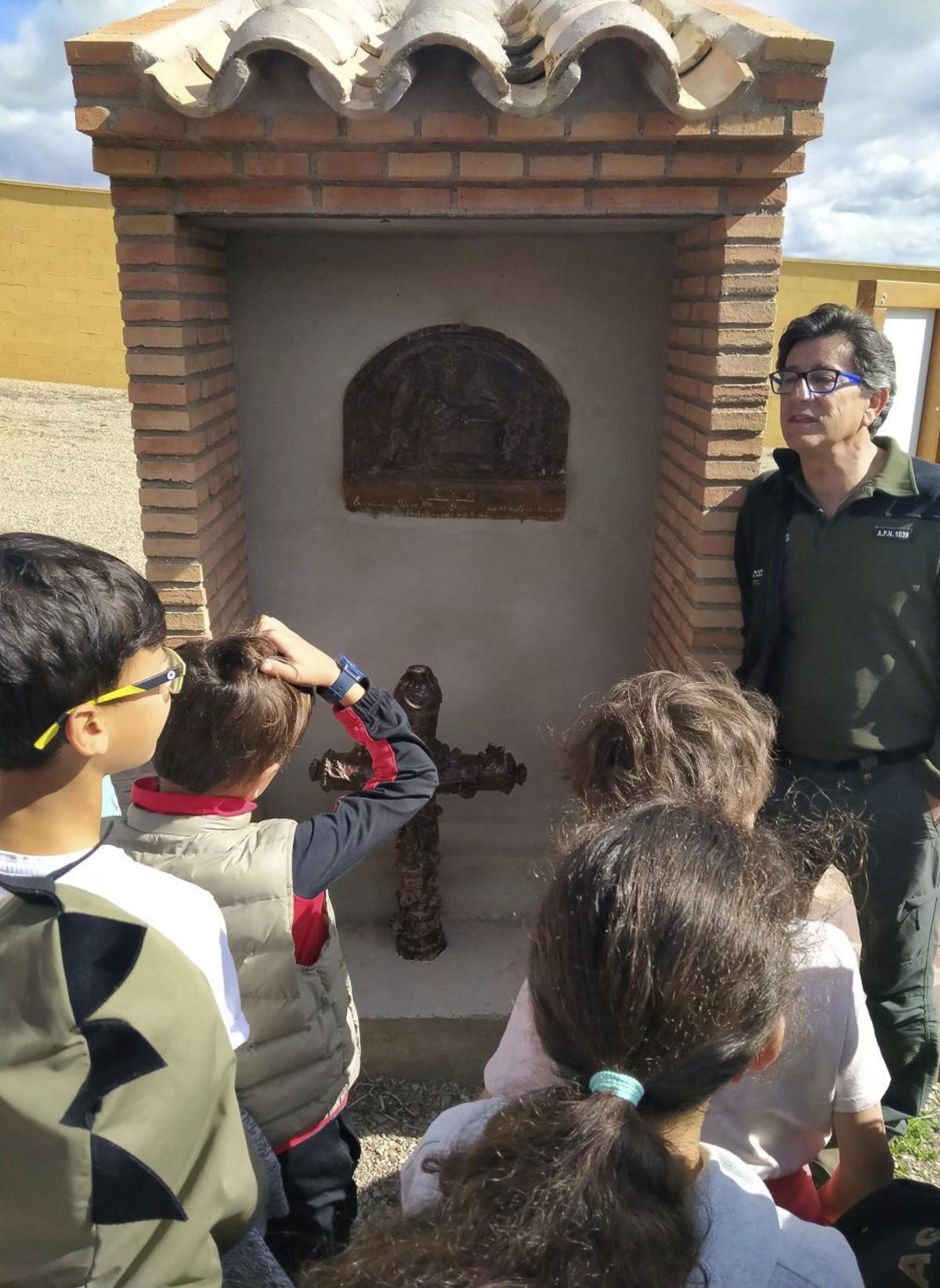 Alpartir acercó la historia de estos dos hermanos a los más pequeños de la localidad.