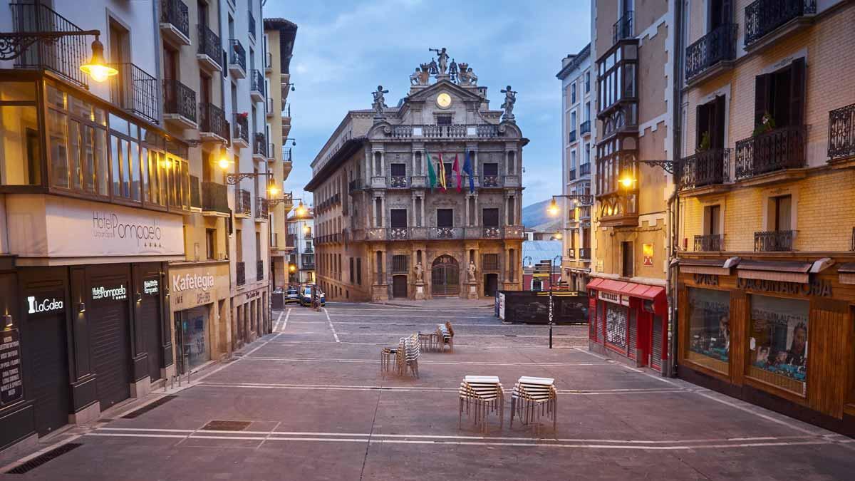 La plaza Consistorial de Pamplona, vacía