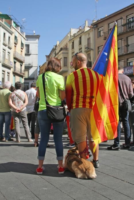 Penjada de cartells a Manresa pro referèndum