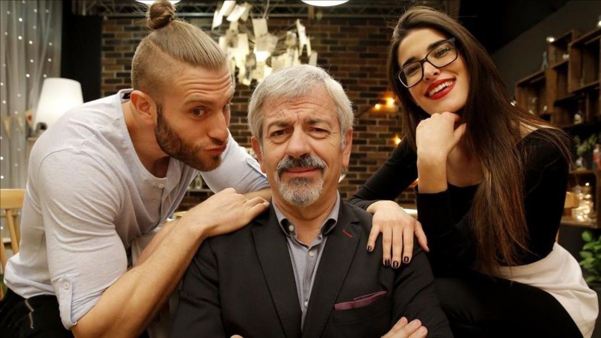 Carlos Sobera junto a Matías Roure y Lidia Torrent en 'First Dates'