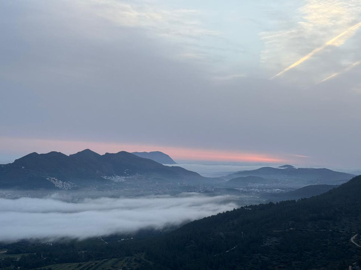 Las nieblas también se han formado en los valles de la Marina Alta