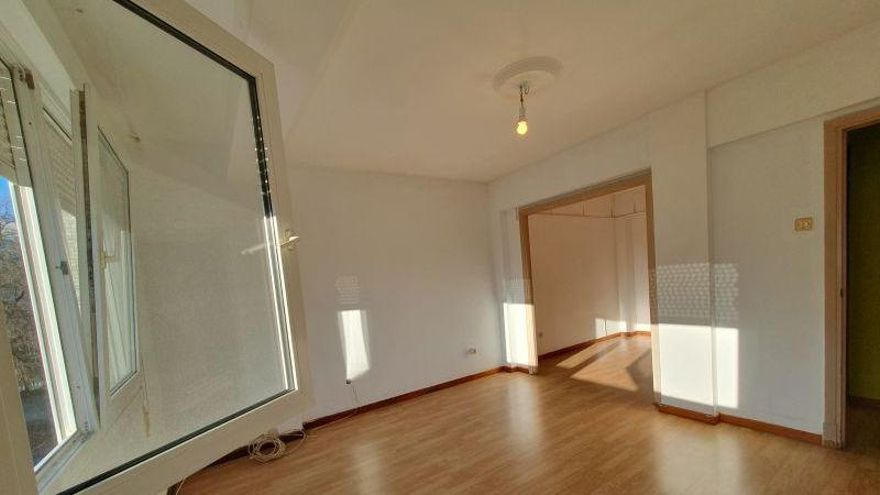 Un piso de tres habitaciones en O Ventorrillo se vende por 140.000 euros