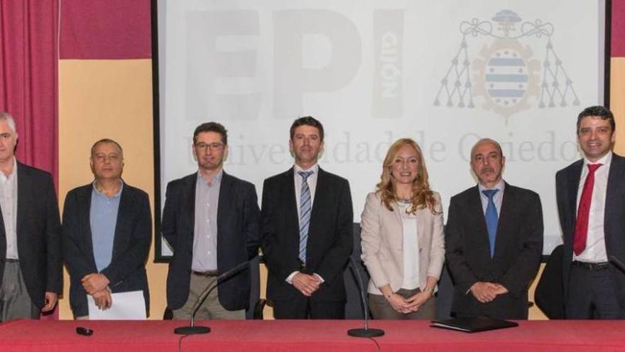 Por la izquierda, Gonzalo González Espina, Ángel Martín, Fernando Méndez-Navia, Víctor Orodea, Susana García Rama, Antonio Gómez y Juan Carlos Campo.