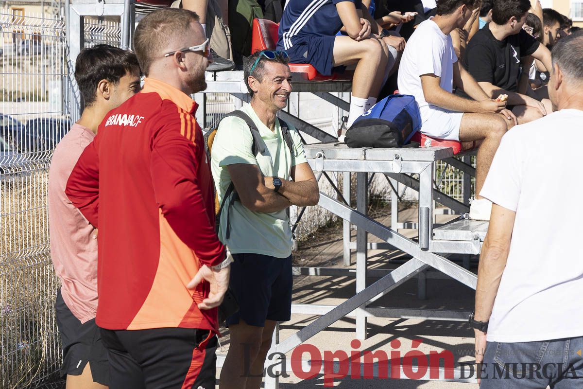 Abel Antón vistiba la Escuela Municipal de Atletismo de Caravaca