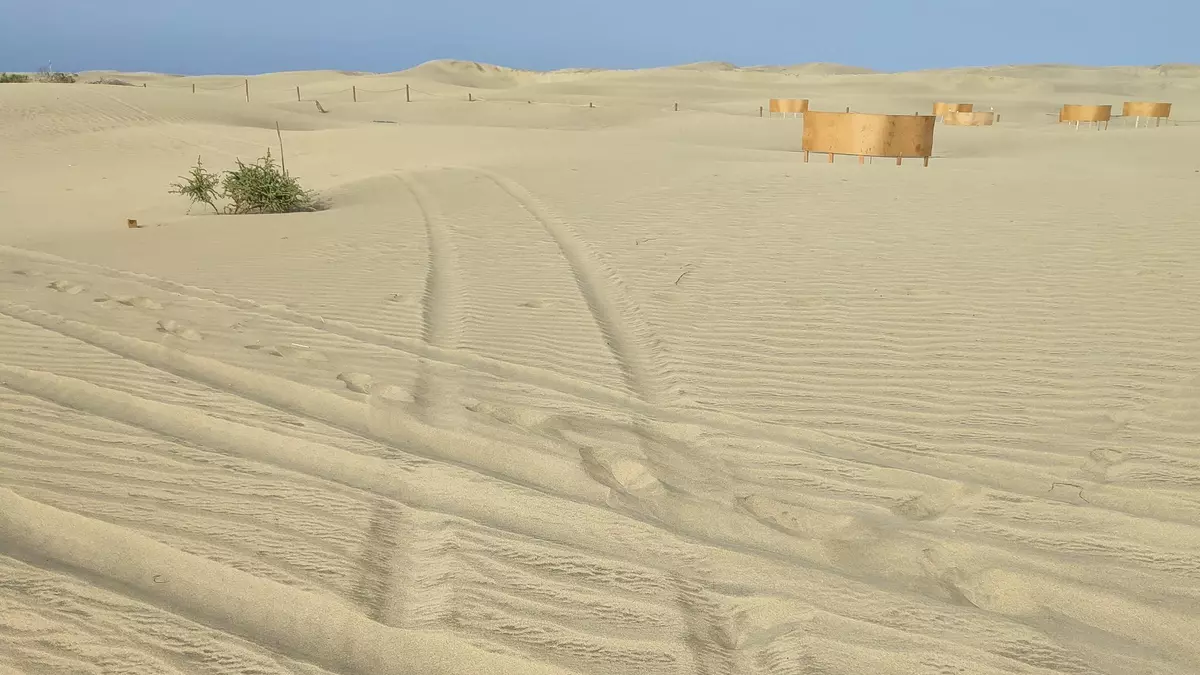 Las huellas de la búsqueda en las Dunas de Maspalomas del presunto homicida de Playa del Inglés
