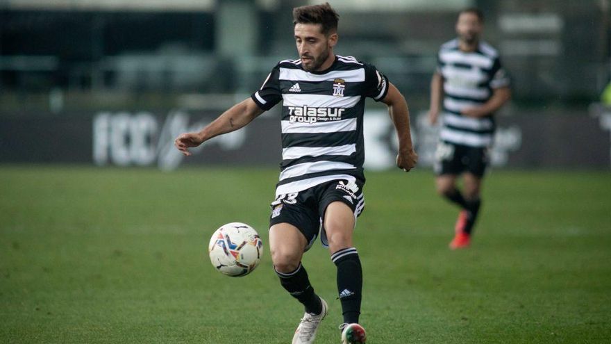El CD Tenerife anuncia el fichaje del mediapunta Nacho Gil