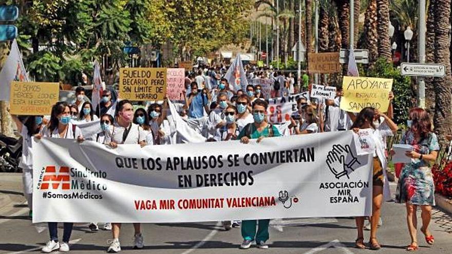 Metges residents a la manifestació d&#039;Alacant, al juliol.