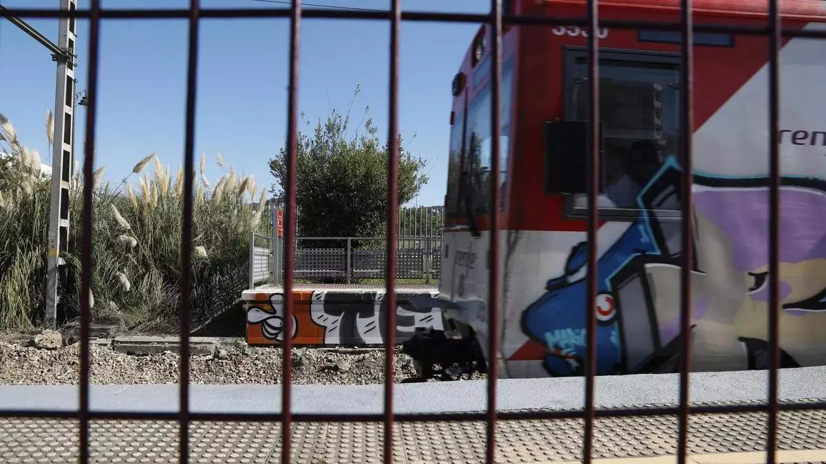 La oposición tilda de "electoralista" el anuncio del cierre del paso a nivel de Llano Ponte y exigen una solución al soterramiento en Avilés