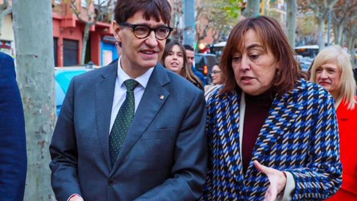 Savador Illa i Sílvia Paneque abans de presentar el Pla de Barris, ahir a Mataró. |  JORDI BEDMAR PASCUAL