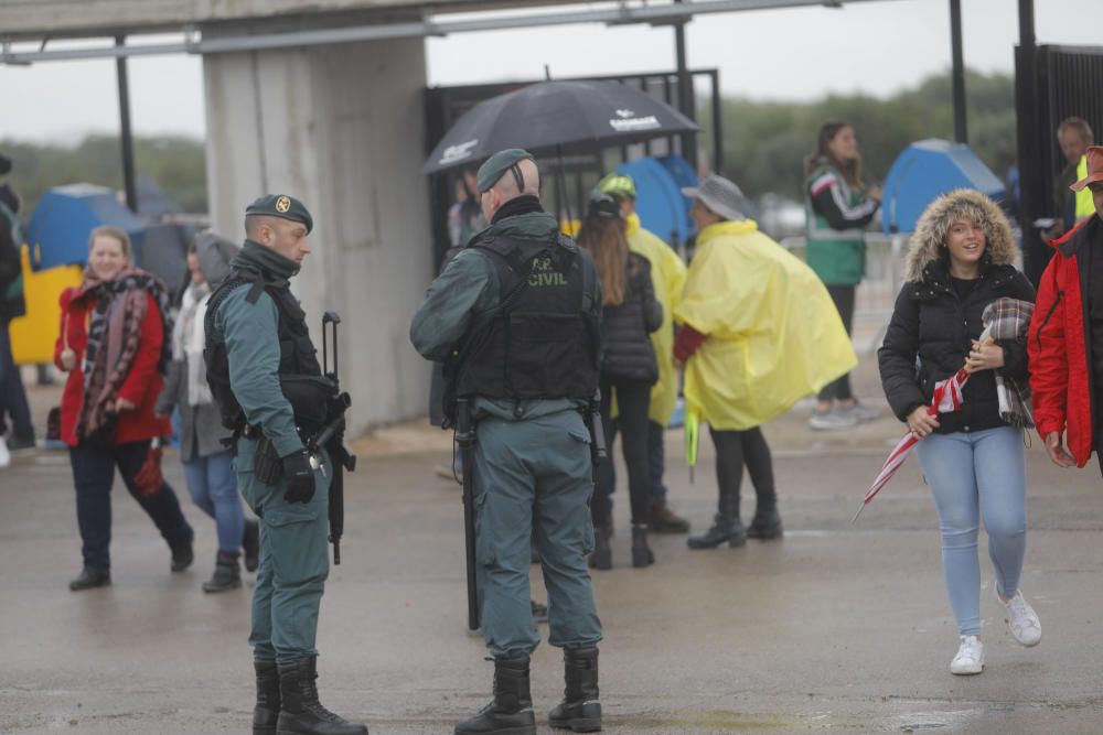 Más de 170.000 valientes desafían a la lluvia en Cheste