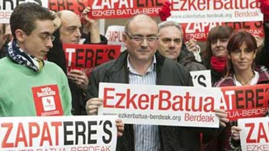 Madrazo pone su cargo a disposición de Ezker Batua