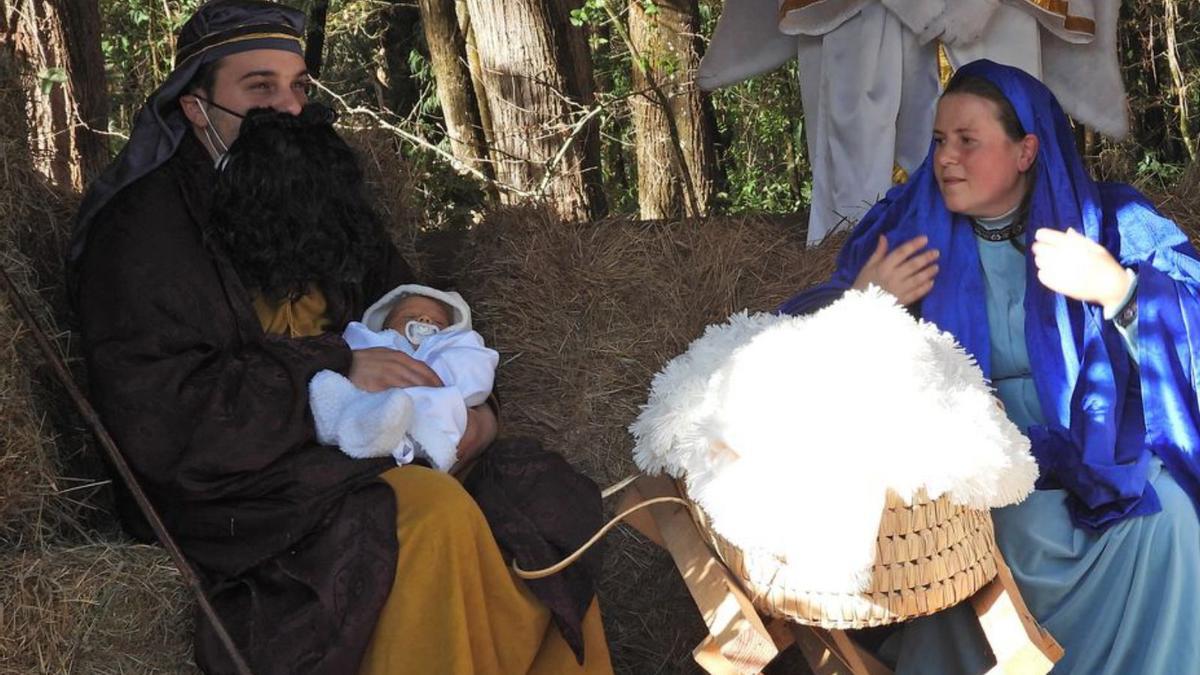 El bebé que encarnaba al niño Jesús tiene solo 15 días.  // FERNANDO CASANOVA