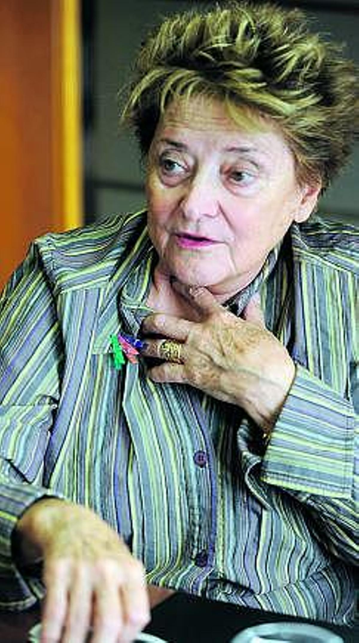 El teatro tenía muchas butacas vacías, quizá  por el temor  a la gripe