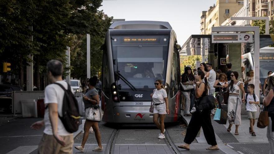 El tranvía de Zaragoza inicia este lunes paros parciales con las negociaciones bloqueadas desde hace dos años: "No podemos seguir con jornadas maratonianas"
