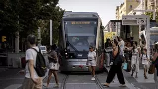 Los Tranvías de Zaragoza rompen su silencio en plena huelga y afirman que los conductores tienen "más días libres" y trabajan "menos horas anuales" que la media
