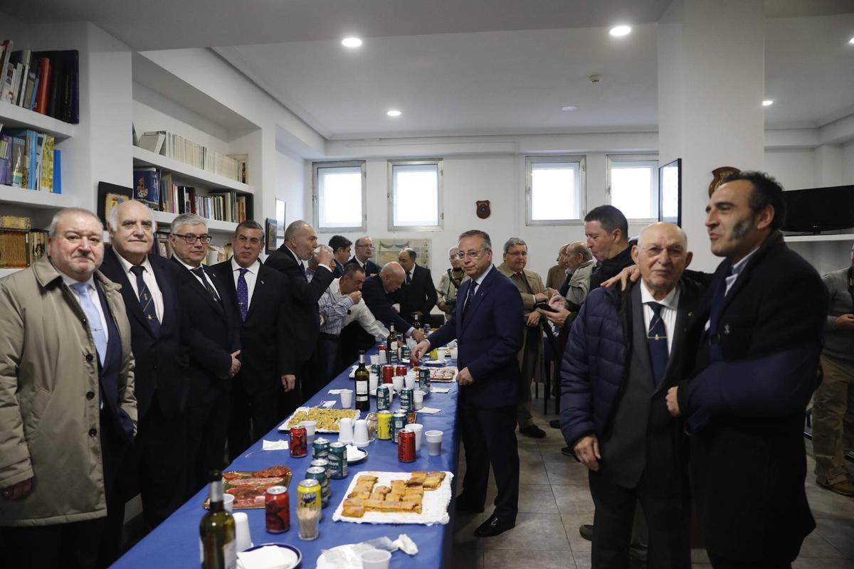 Encuentro de los antiguos marineros en la Comandancia Naval de Gijón.