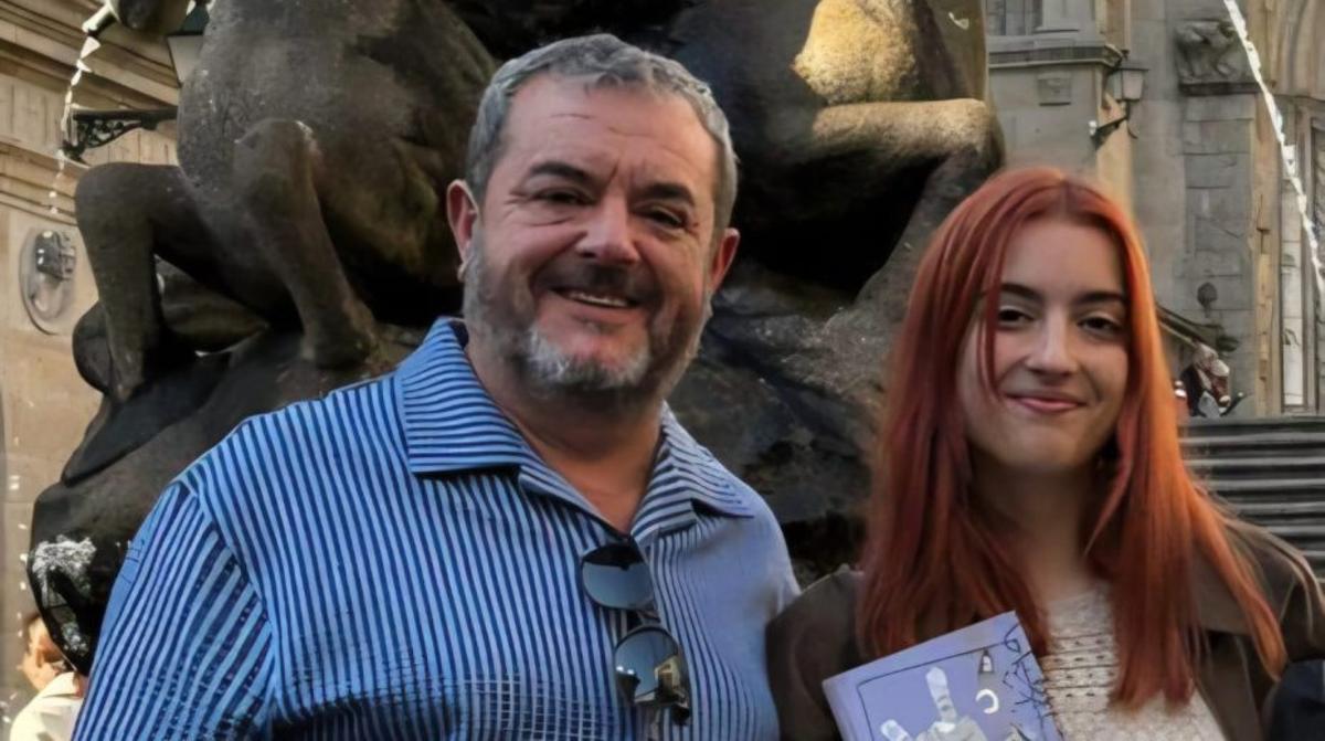 Óscar e Alba Guzmán, pai e filla, e ámbolos dous escritores premiados. | CEDIDA