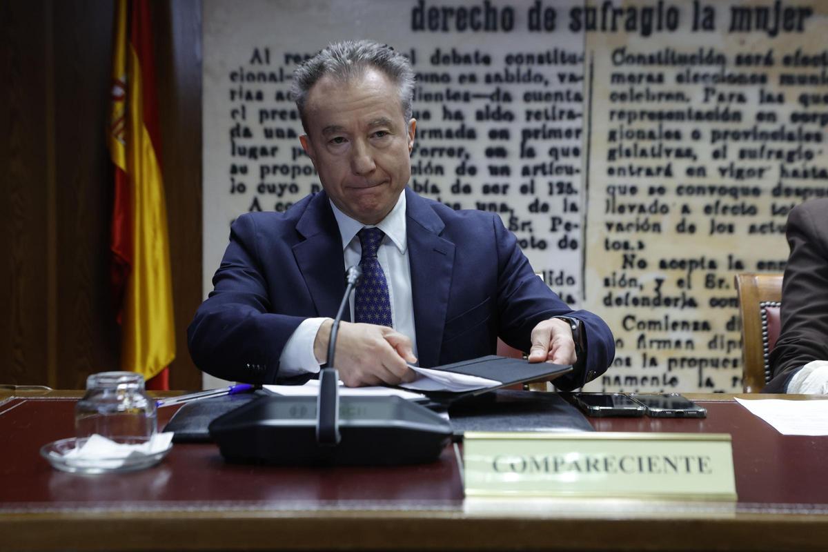 Sergio Sánchez explica en el Senado que de la consultora de Plus Ultra cobró 18.000 euros.
